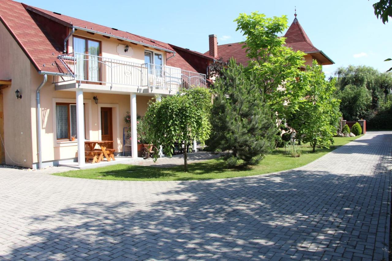 Villa Mónika Keszthely Exterior foto